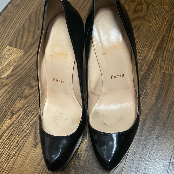 Christian Louboutin - Picture 5 of 6